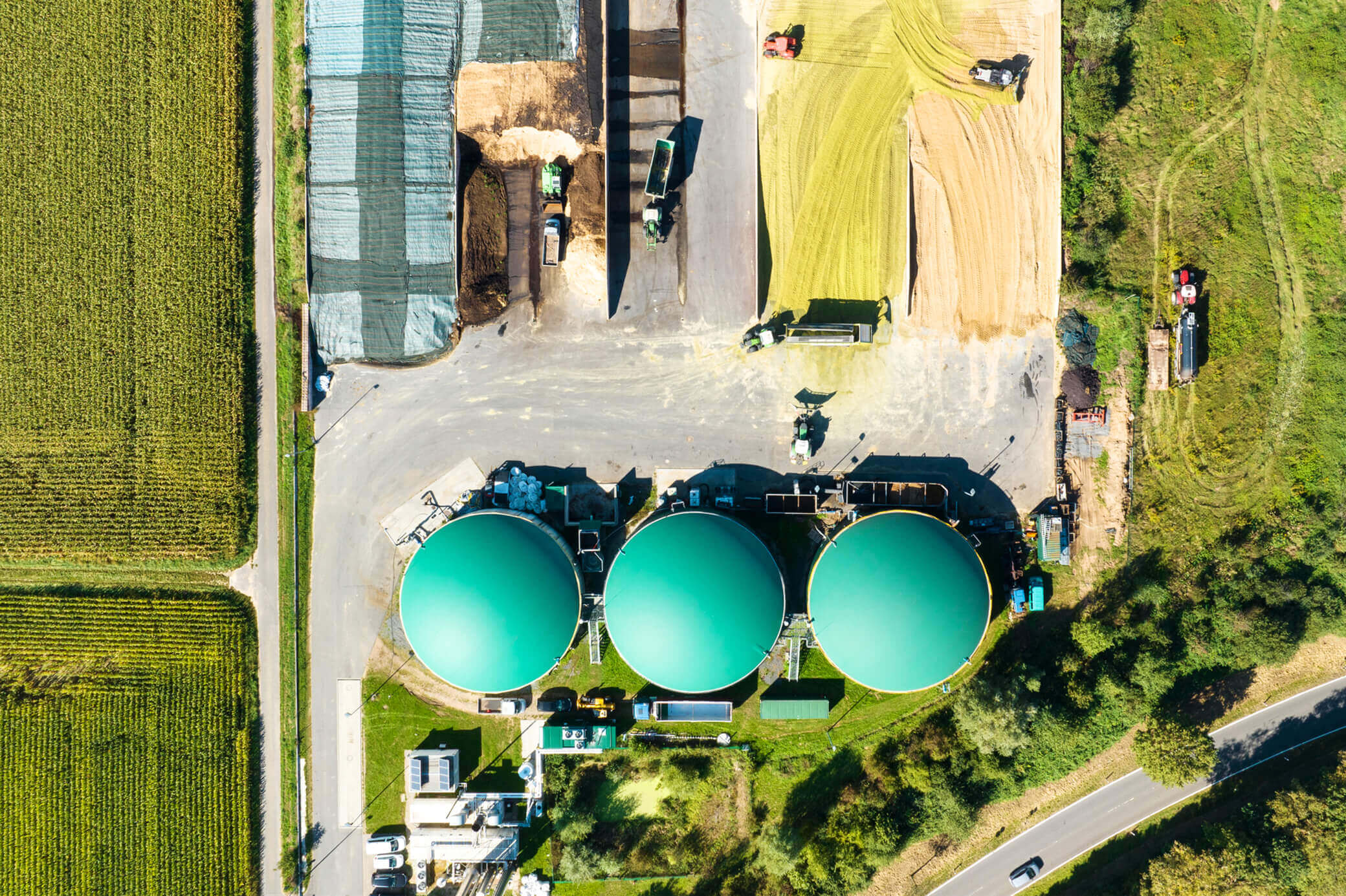 Blick auf eine Biogasanlage von oben