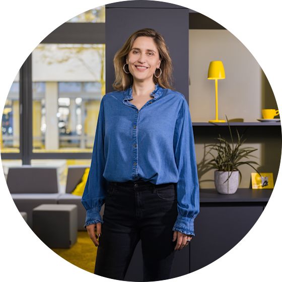 Juliane Apel, unsere Leiterin Marke, Kampagne & Marktforschung bei Yello. Portrait Foto Yello von Juliane Apel, Leiterin Marke, Kampagne & Marktforschung bei Yello.