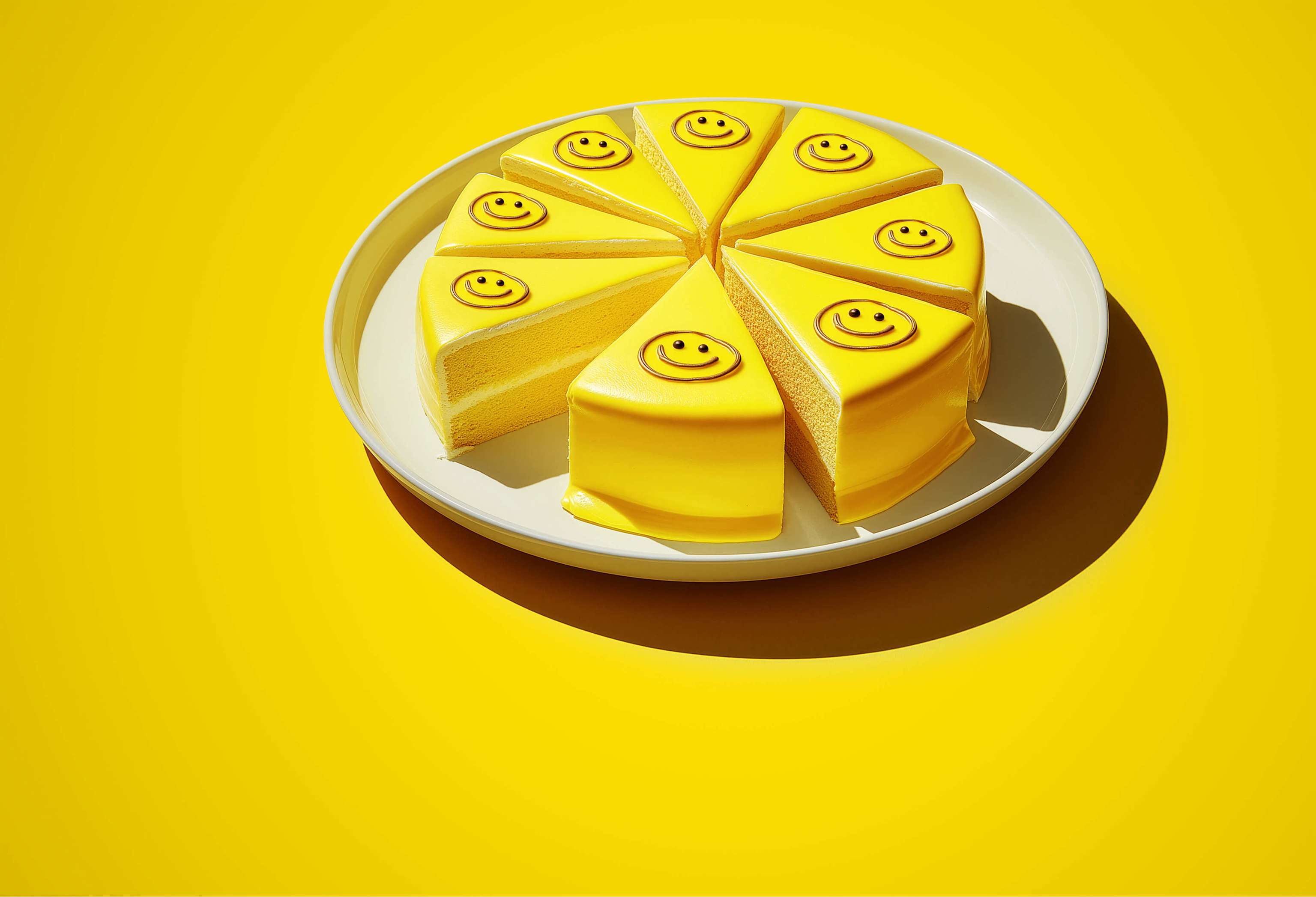 AI image - Gelber Kuchen mit Smileys auf jedem der 8 Stücke AI image - Gelber Kuchen mit Smileys auf jedem der 8 Stücke