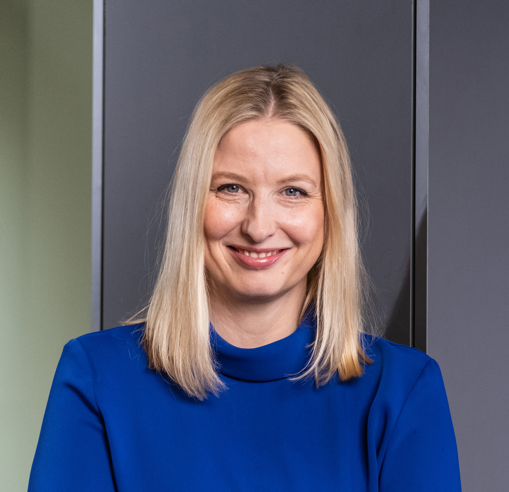 Portrait Foto der Yello Pressesprecherin Tanja Beer